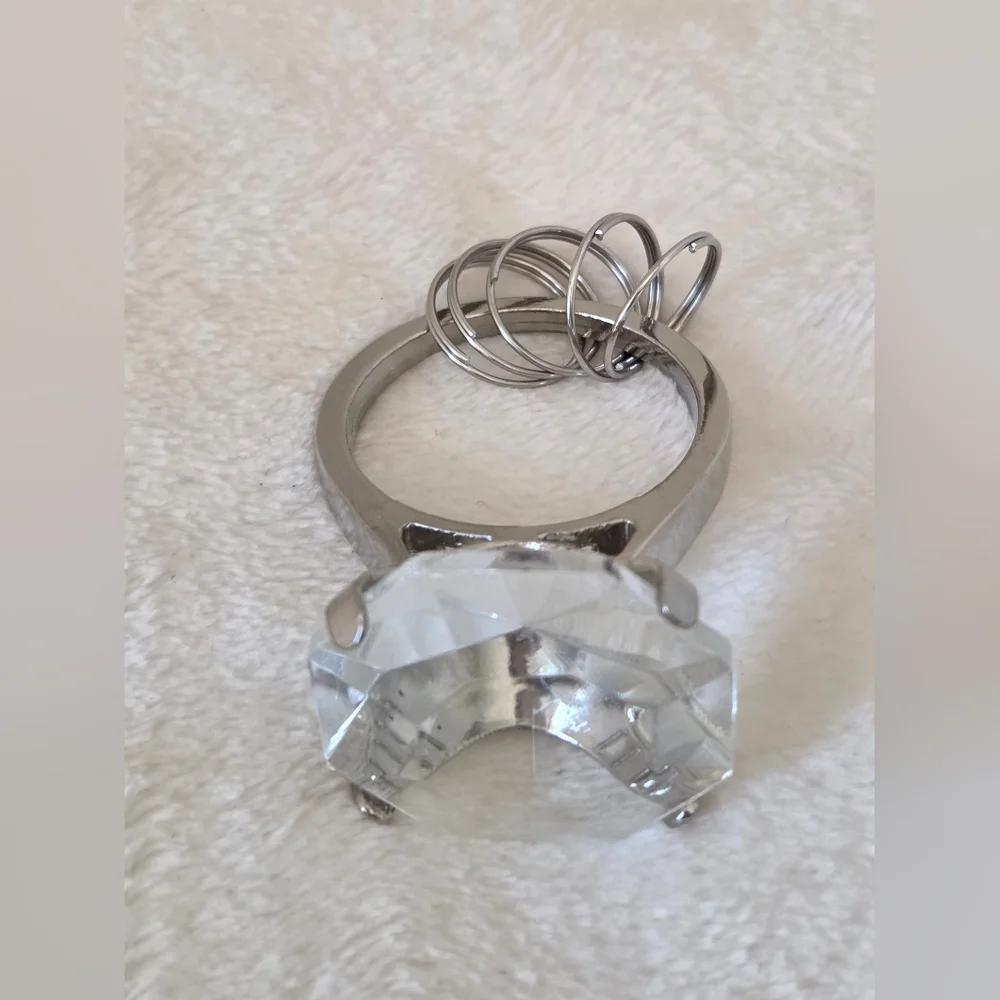 🪷5/$25! Large Crystal Ring Key Ring with Silver Band